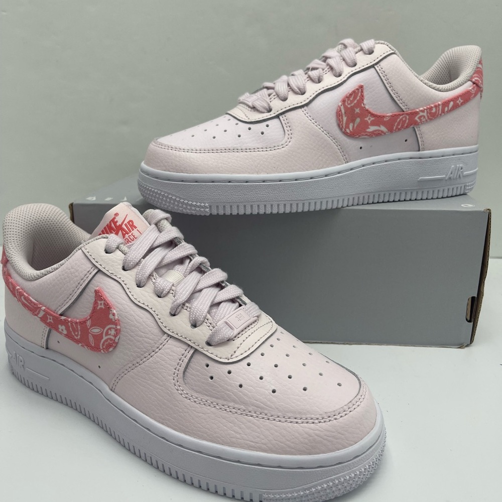 Nike Women W AIR FORCE 1 '07
PEARL PINK/CORAL CHALK-WHITE Pink Platform Sneakers - Picture 13 of 16